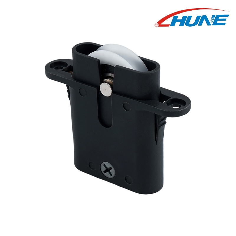 อุปกรณ์ฮาร์ดแวร์เฟอร์นิเจอร์พลาสติกสีดำที่อยู่อาศัยล้อไนล่อนปรับตู้เสื้อผ้าบานเลื่อนลูกกลิ้ง